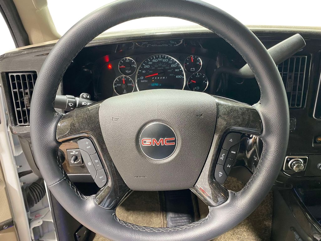 2024 GMC Savana Cargo Work Van - Photo 23