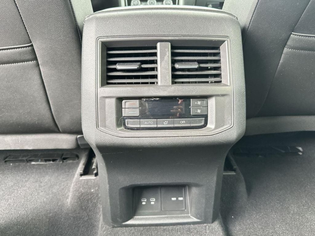 2023 Volkswagen Atlas SE w/Tech - Photo 32
