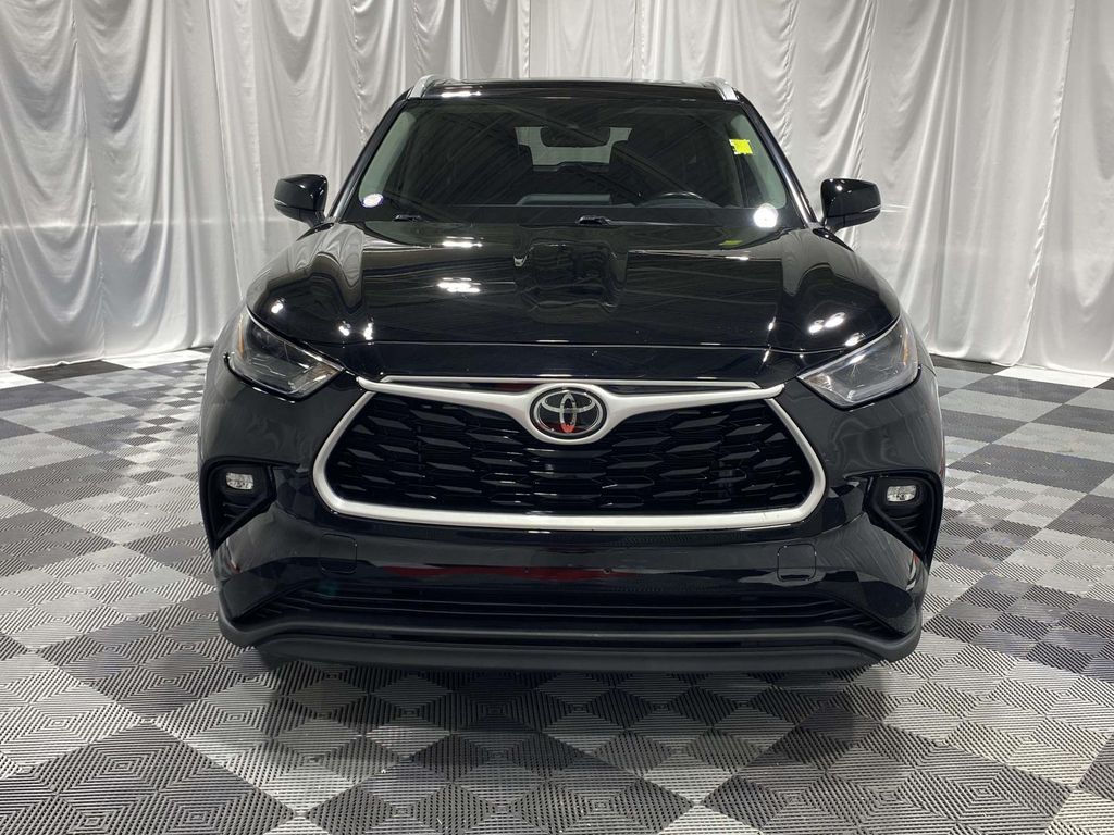 2022 Toyota Highlander XLE - Photo 6