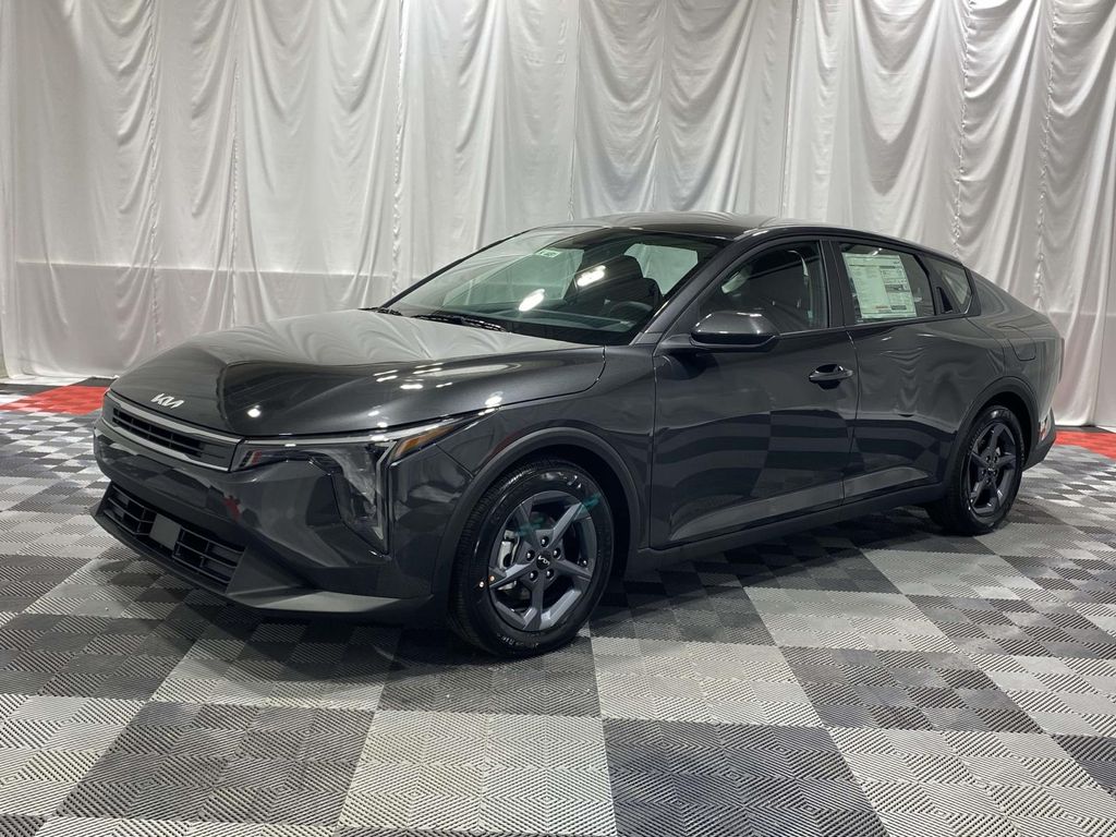 2026 Kia K4 LXS AT's photo
