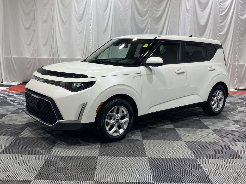 2023 Kia Soul 2.0L S IVT's photo
