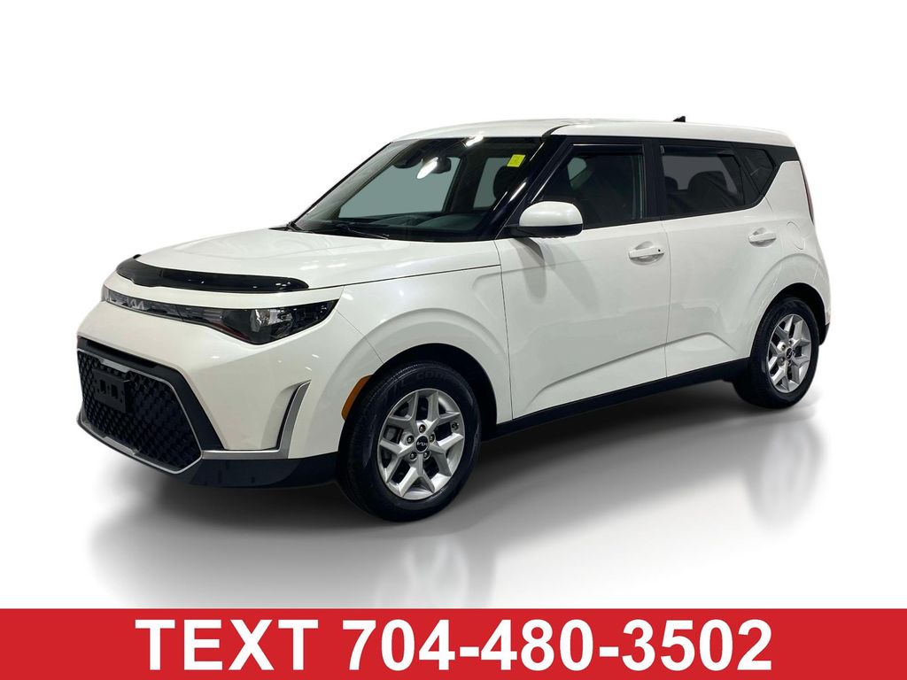 2023 Kia Soul 2.0L S IVT's photo