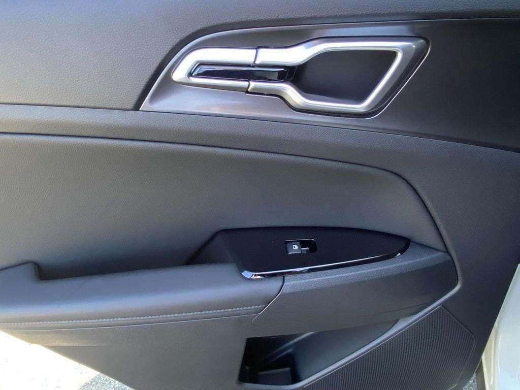 2025 Kia Sportage EX Hybrid - Photo 10