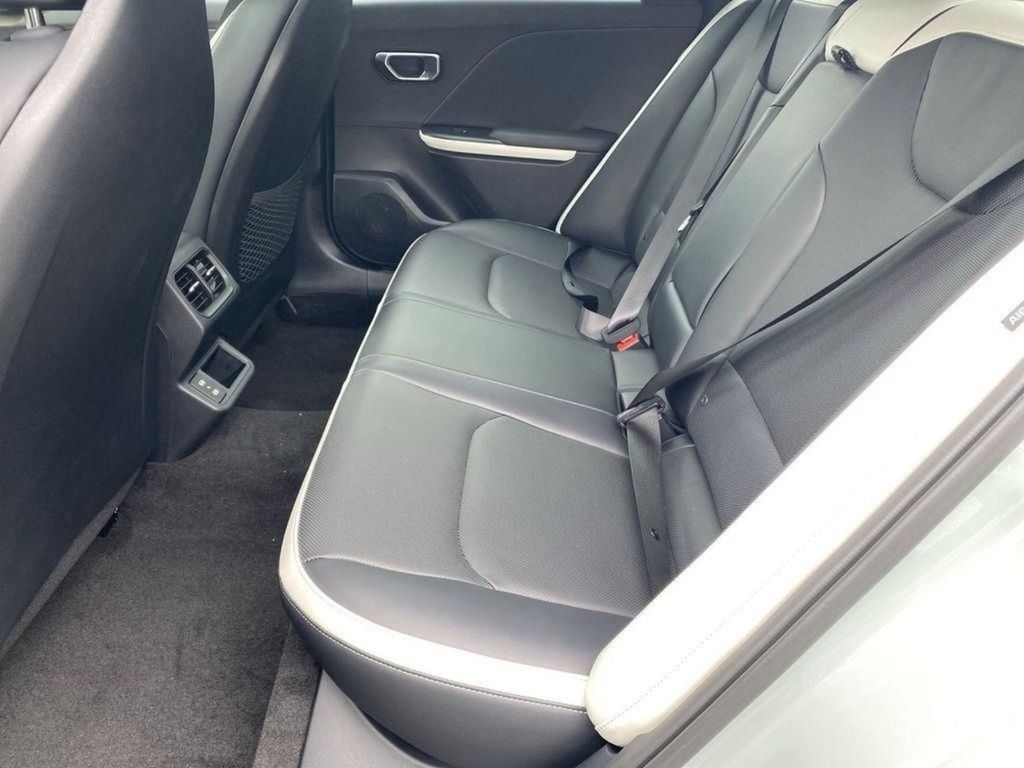 2025 Kia K4 GT-Line Turbo - Photo 25