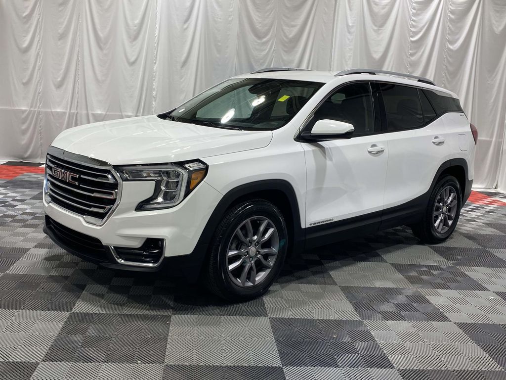 2024 GMC Terrain SLT FWD's photo