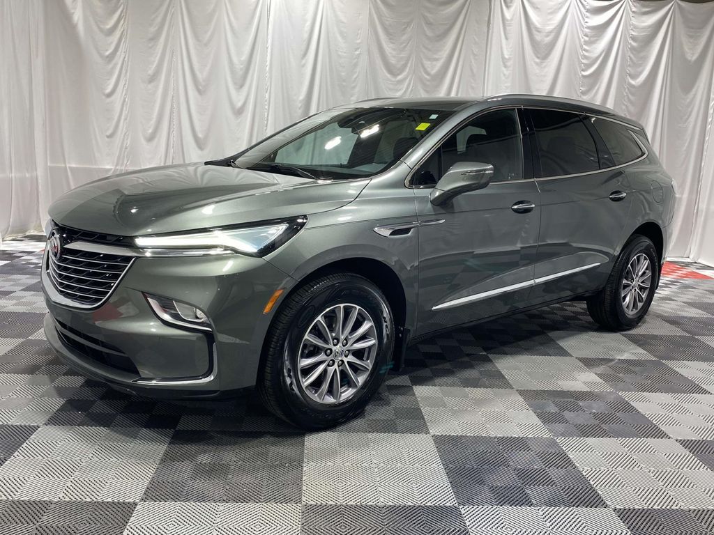 2023 Buick Enclave Essence's photo