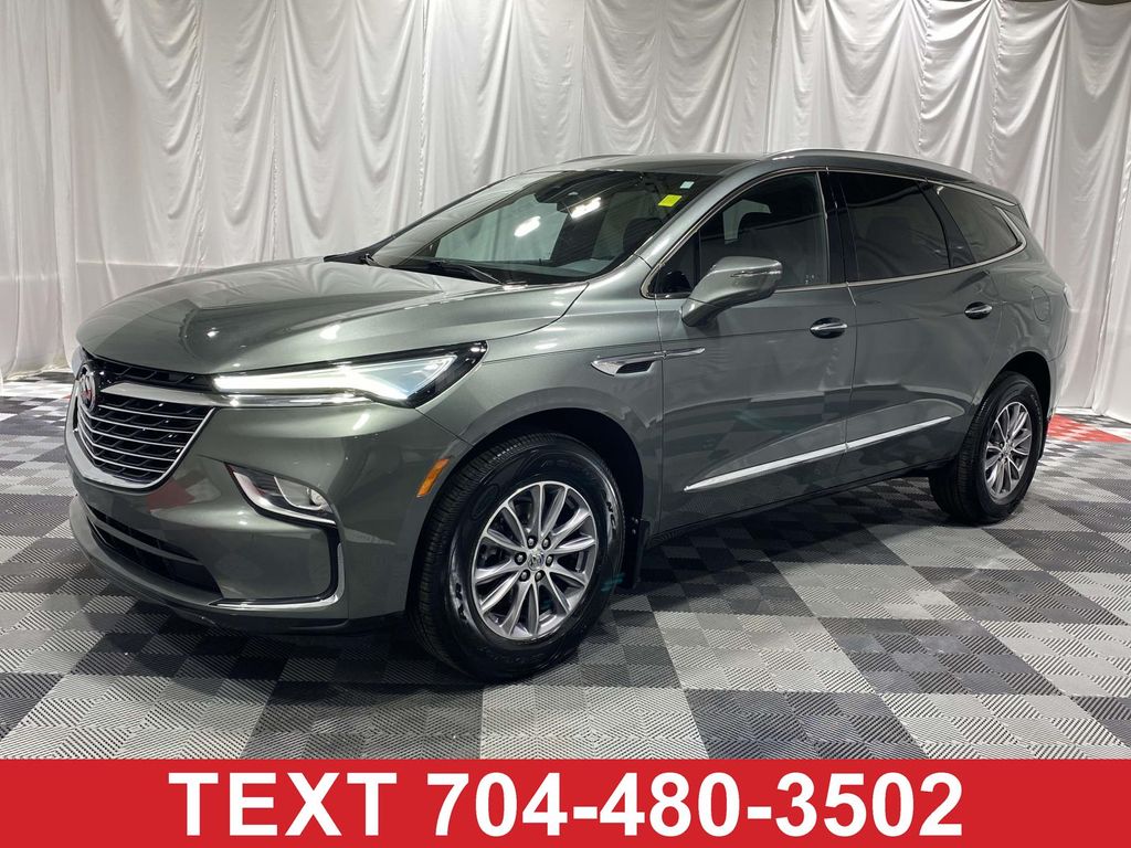 2023 Buick Enclave Essence's photo