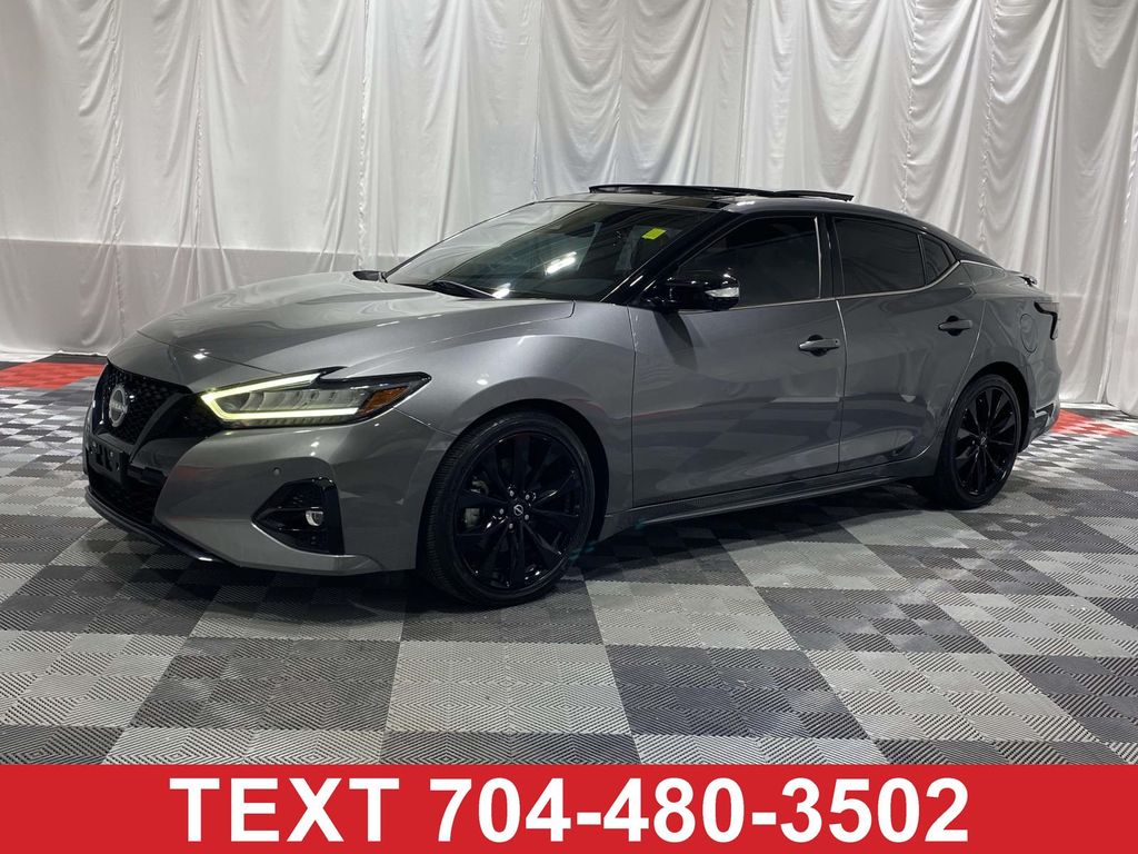 2023 Nissan Maxima SR's photo