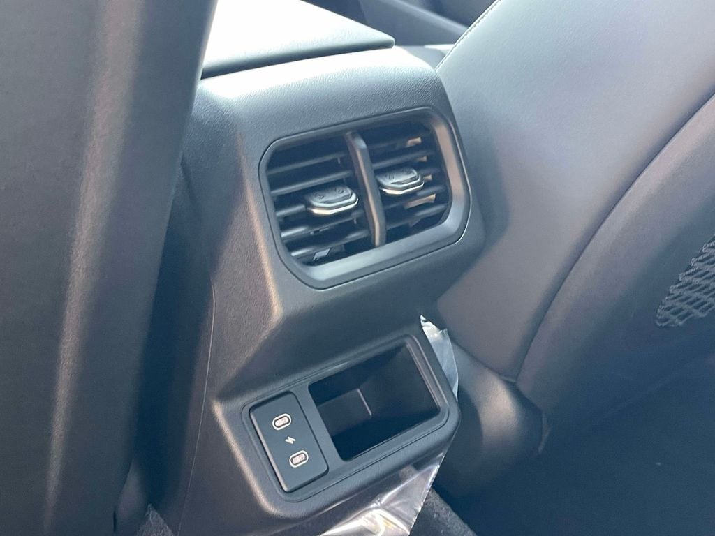2025 Kia K4 GT-Line Turbo - Photo 10