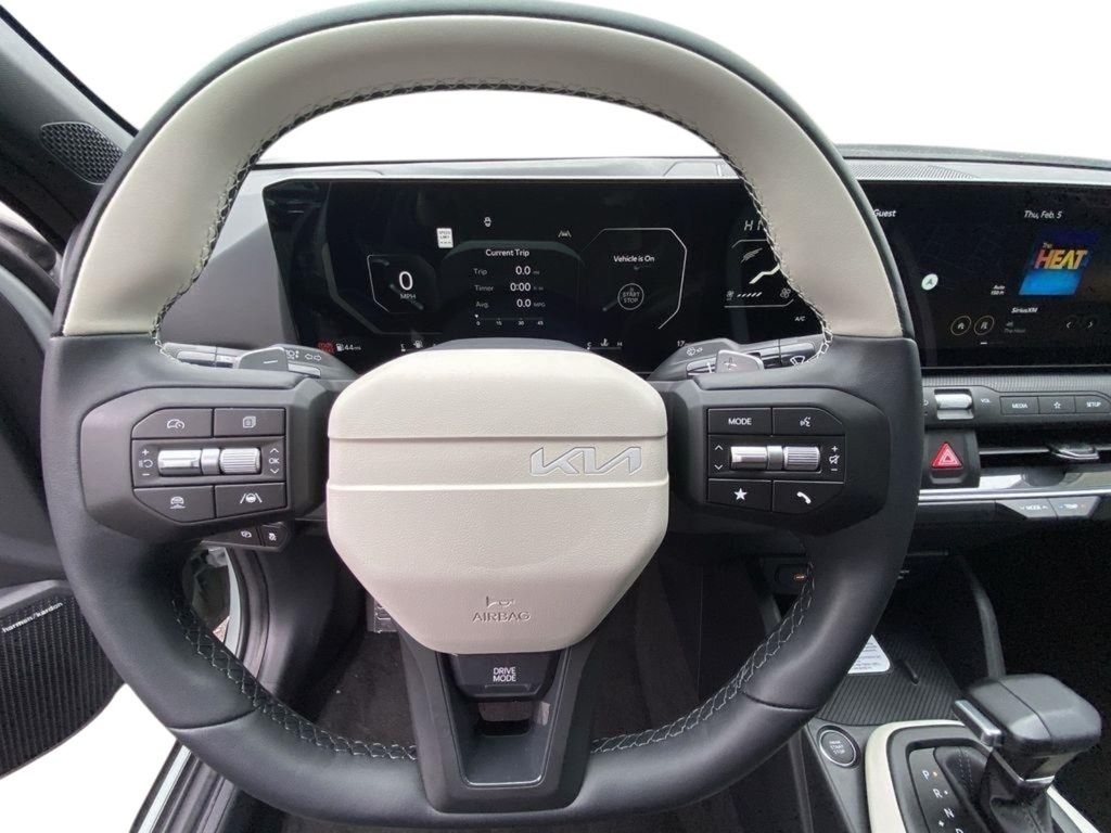 2025 Kia K4 GT-Line Turbo - Photo 9