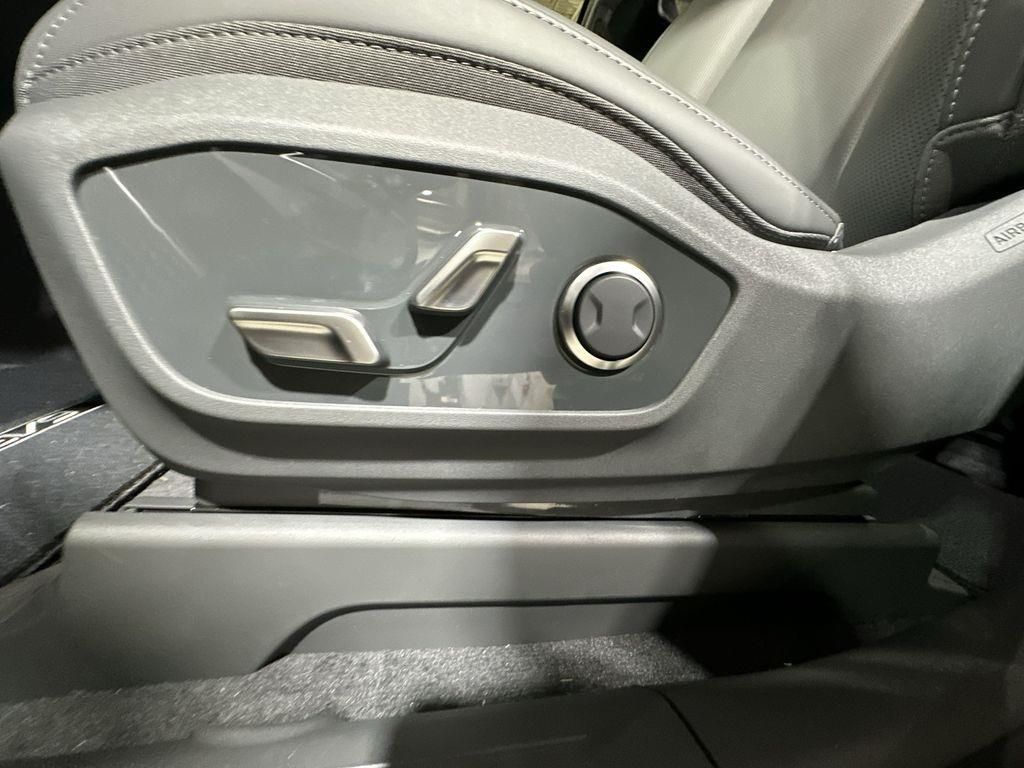 2026 Kia EV9 Light L/R - Photo 13