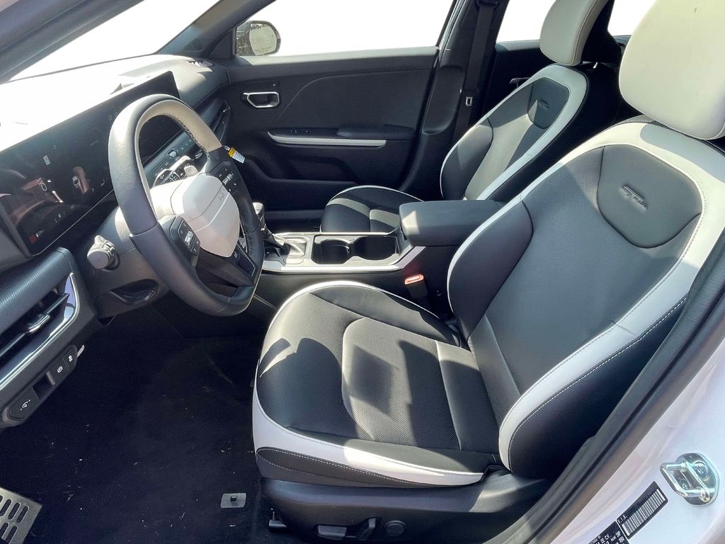 2025 Kia K4 GT-Line Turbo - Photo 13