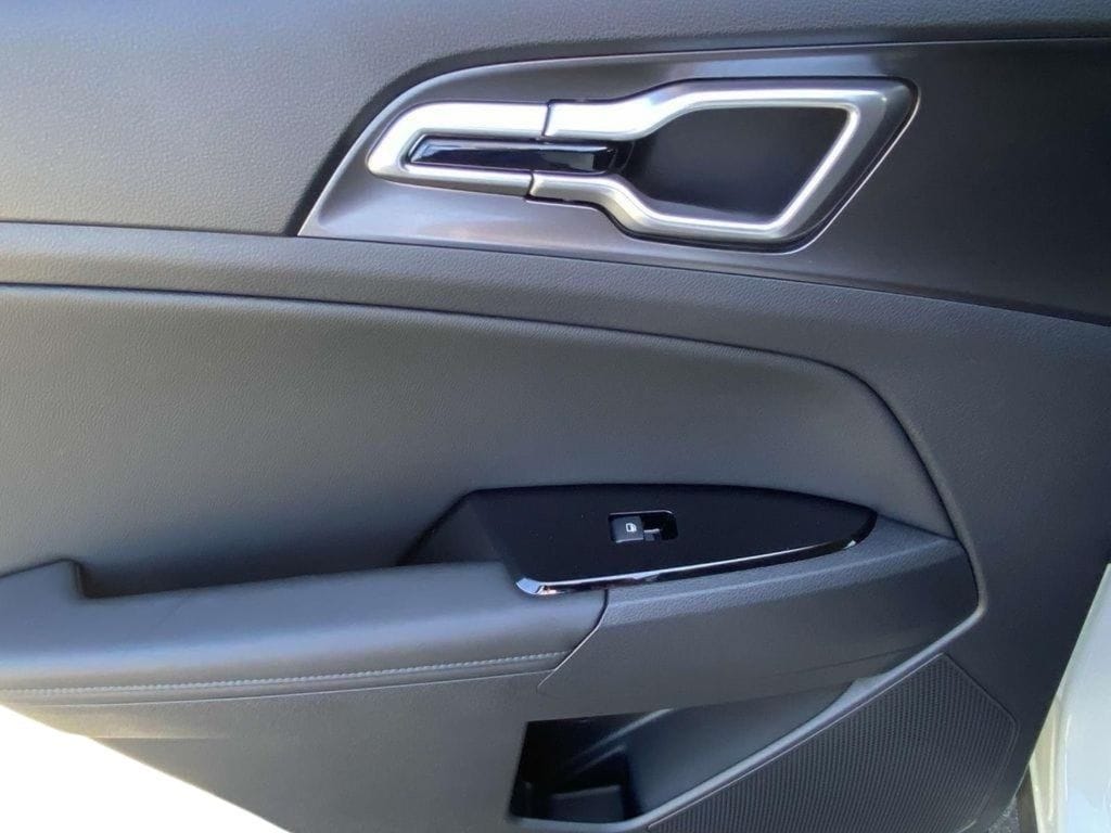 2025 Kia Sportage EX Hybrid - Photo 10