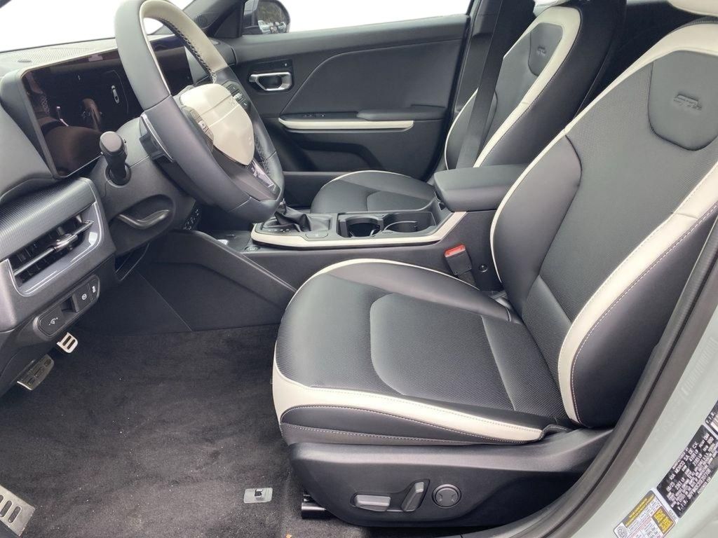 2025 Kia K4 GT-Line Turbo - Photo 12