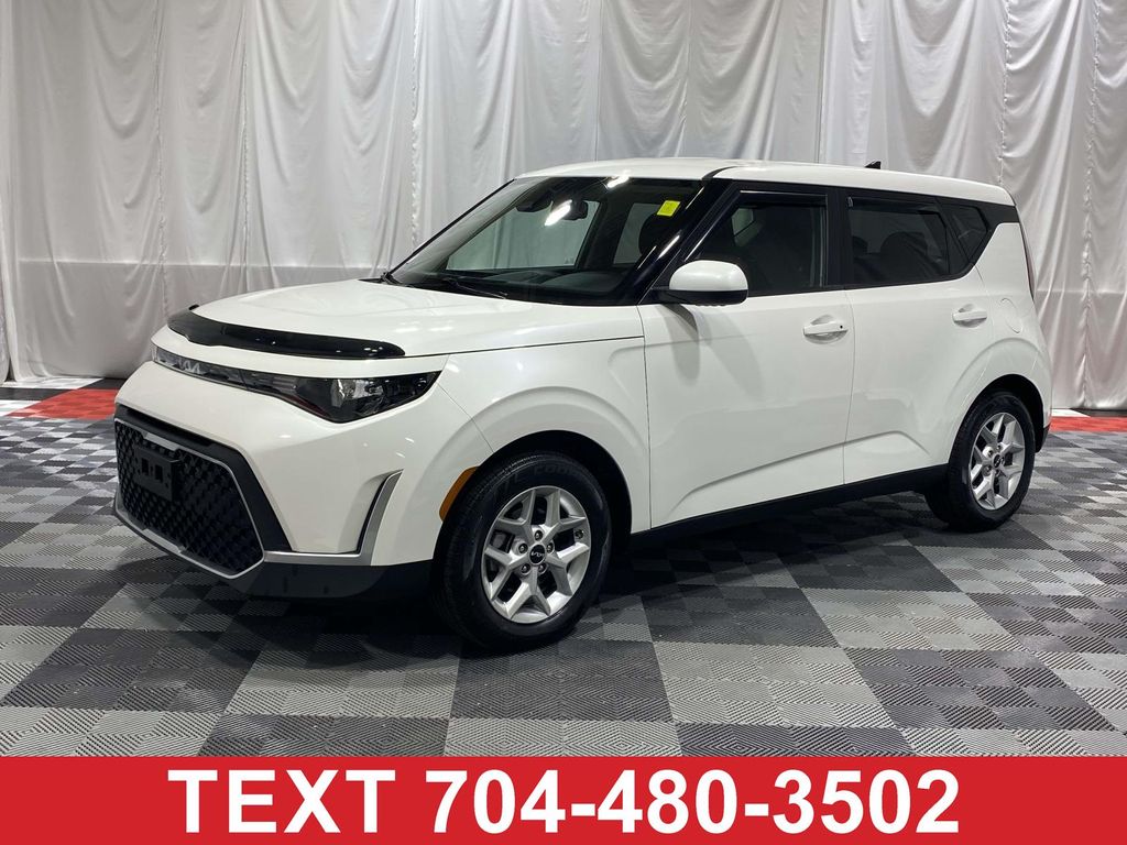 2023 Kia Soul 2.0L S IVT's photo