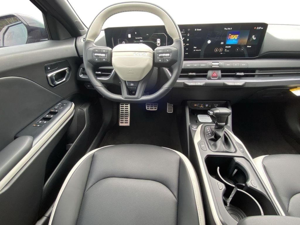2025 Kia K4 GT-Line Turbo - Photo 10