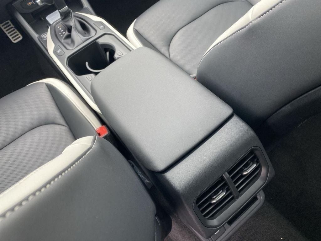 2025 Kia K4 GT-Line Turbo - Photo 23