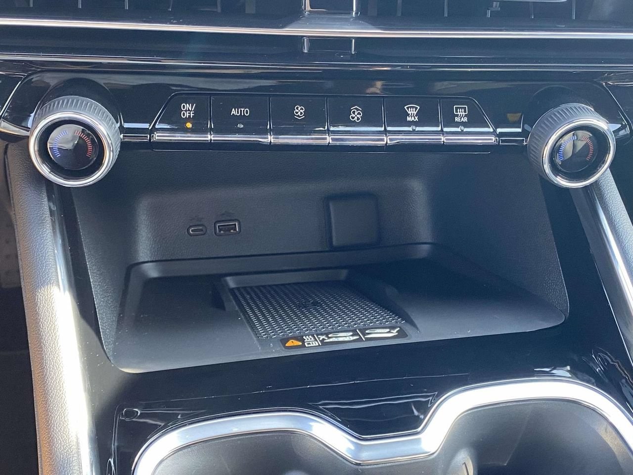 2027 Chevrolet Traverse LT - Photo 28