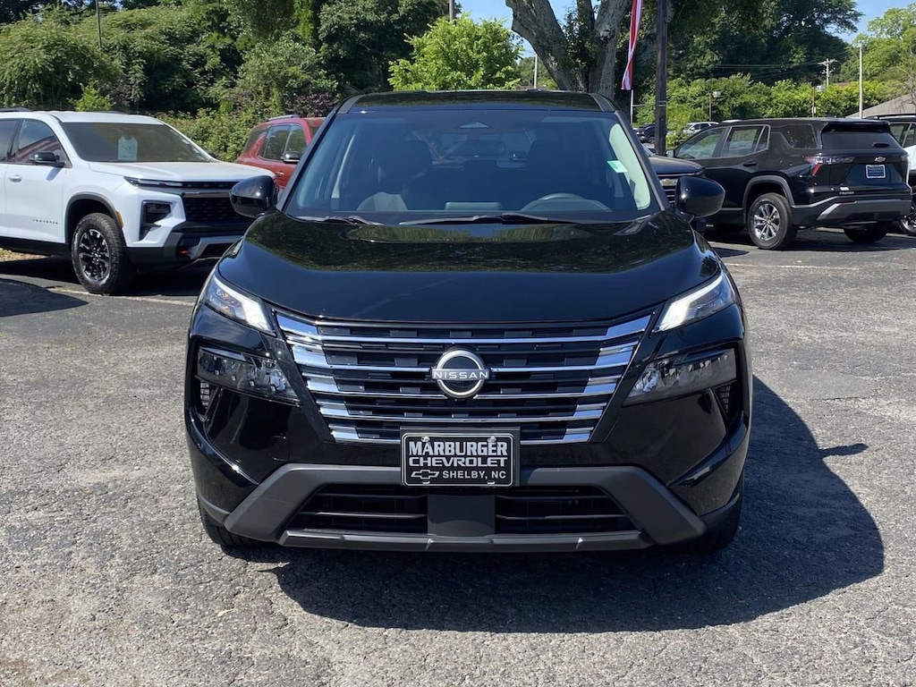 Used 2024 Nissan Rogue SV
