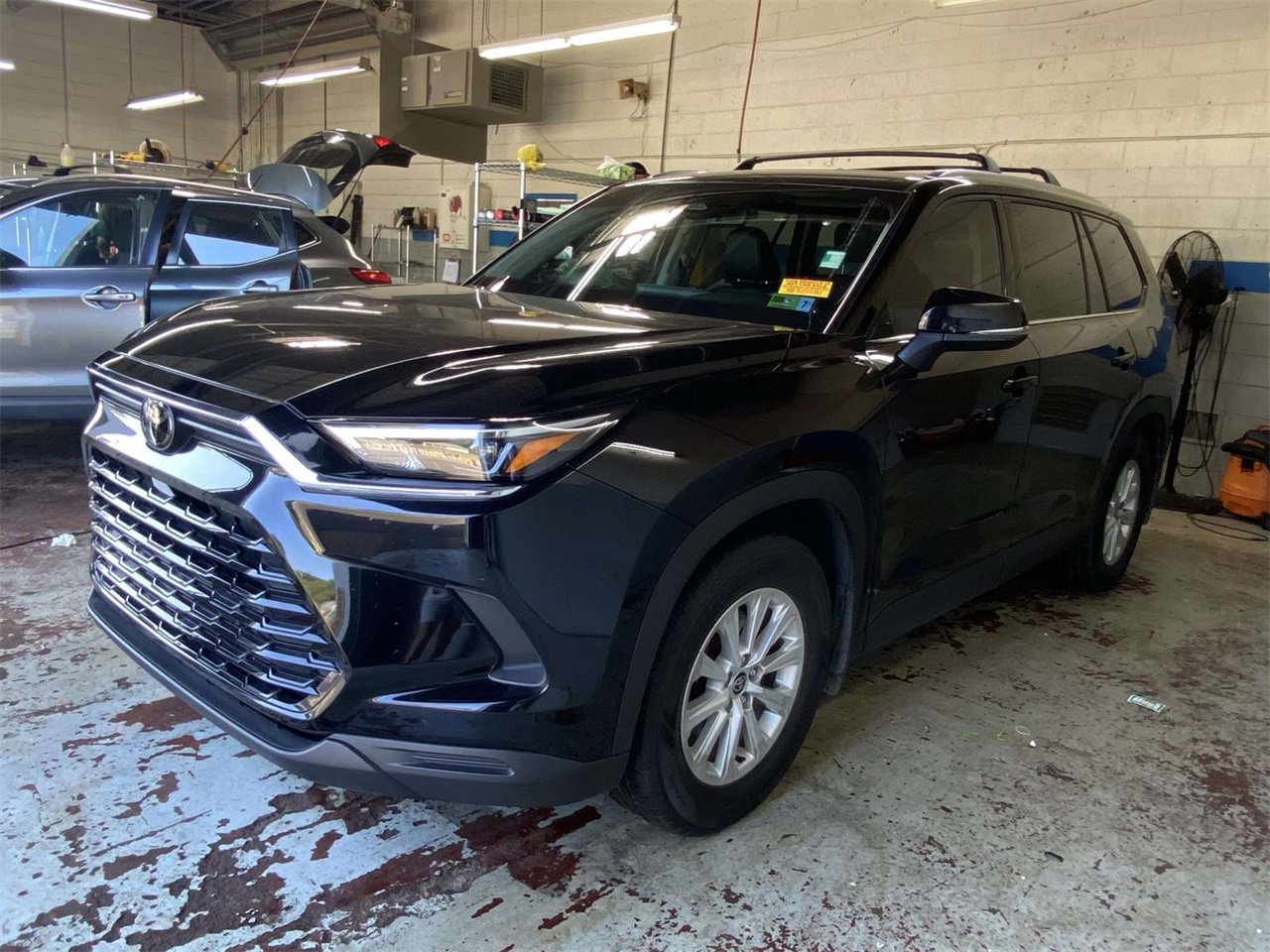 2024 Toyota Highlander Hybrid XLE photo 3