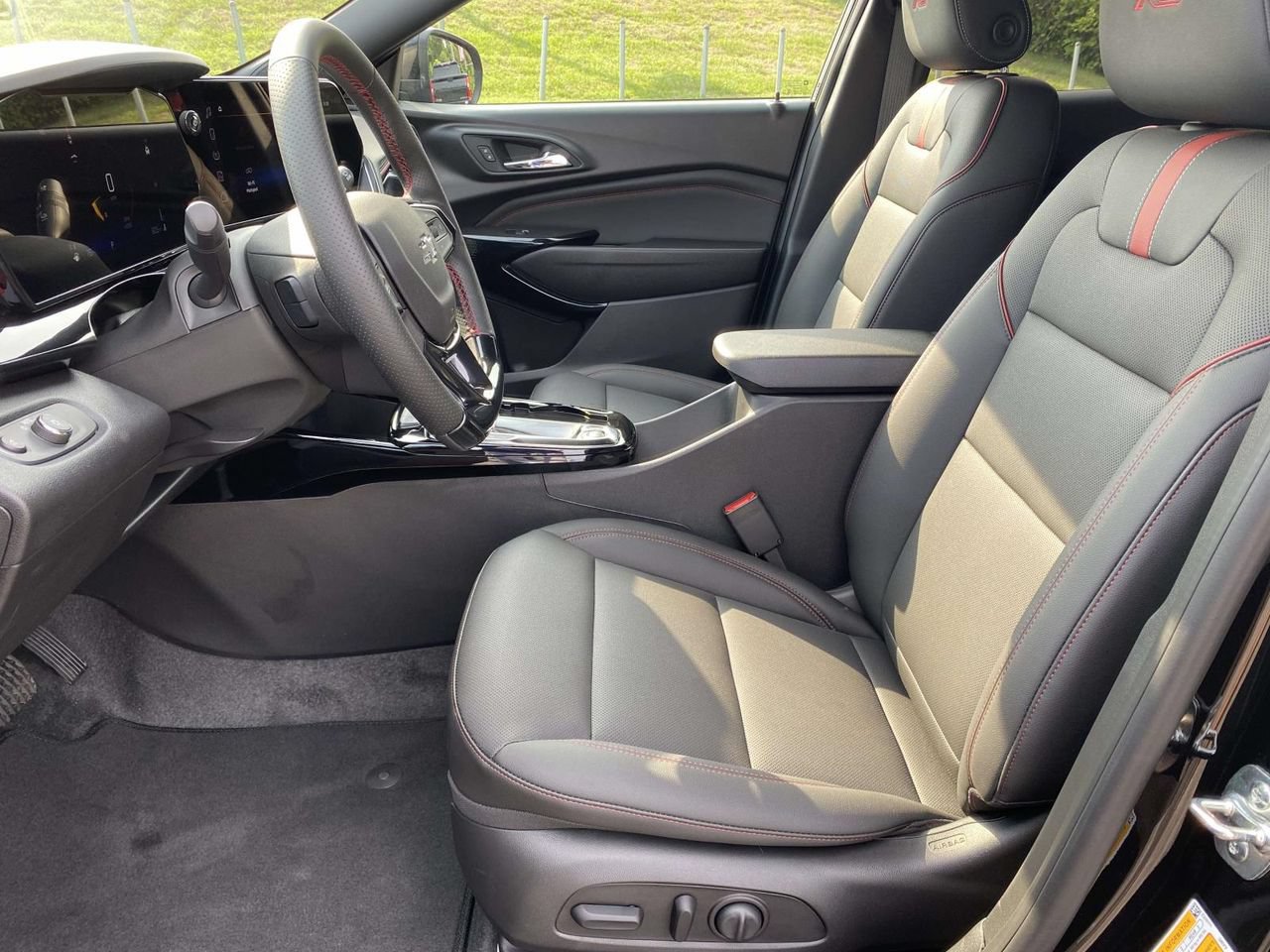 2026 Chevrolet Trax RS - Photo 14