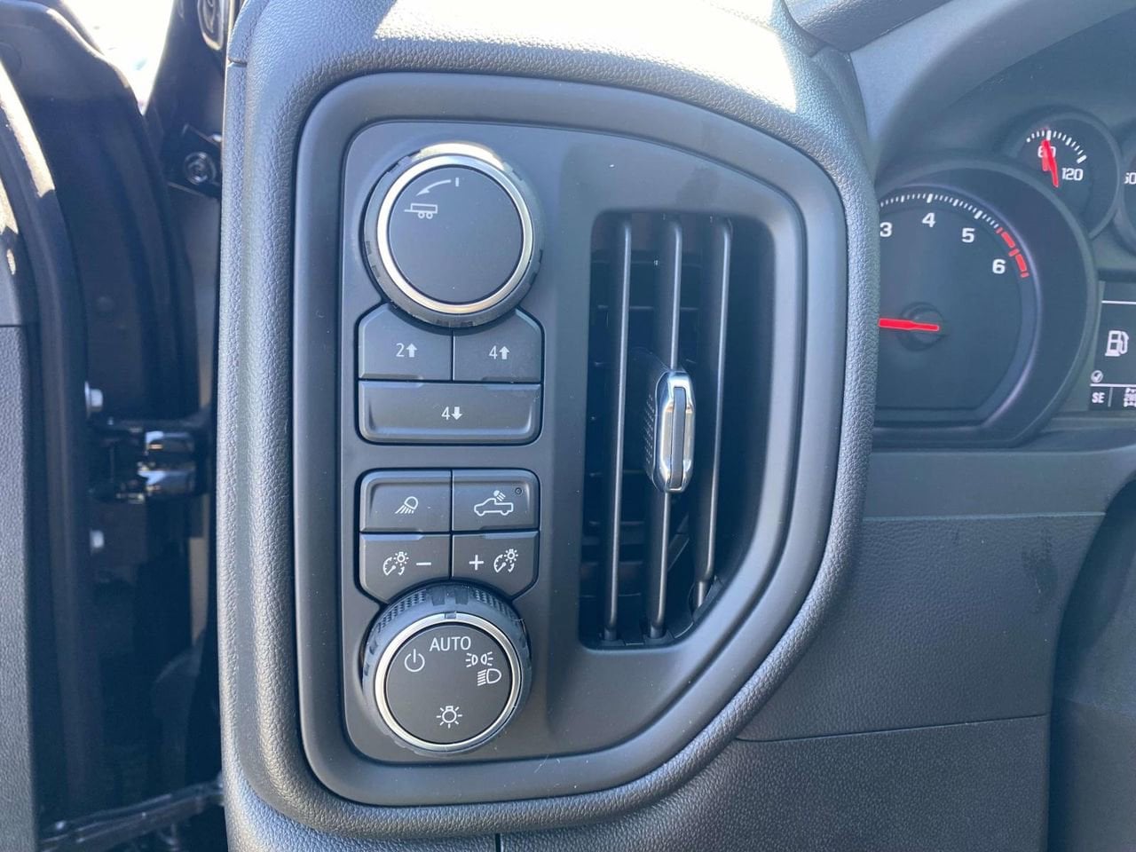 2026 Chevrolet Silverado 2500 HD Custom - Photo 18