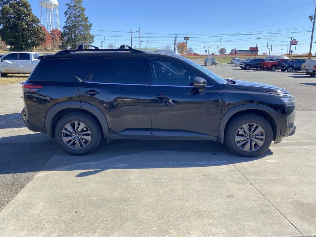 Used 2022 Nissan Pathfinder SV