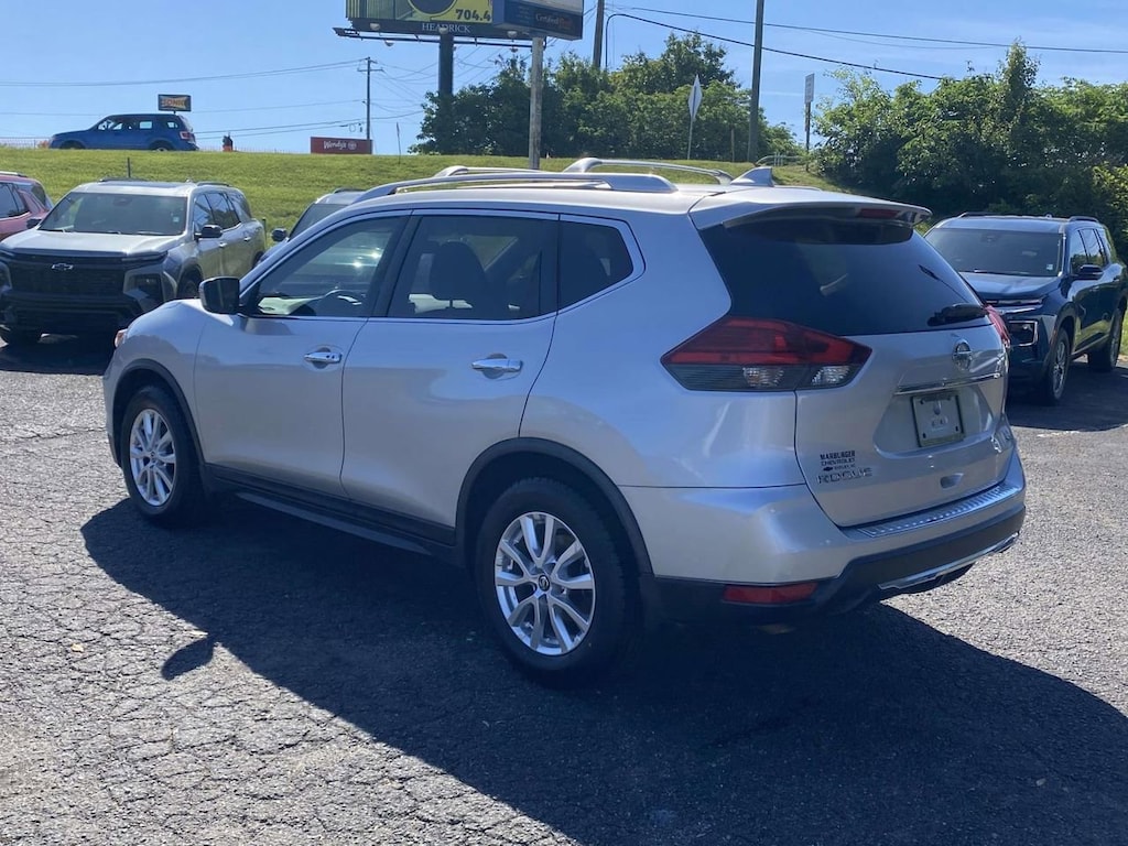 Used 2017 Nissan Rogue SV
