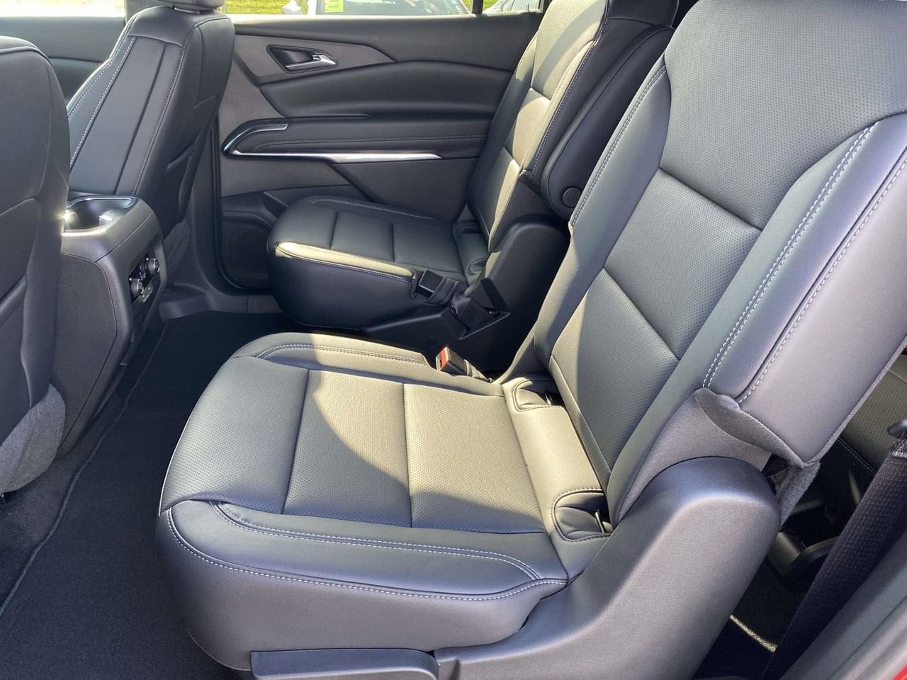 2027 Chevrolet Traverse LT - Photo 10