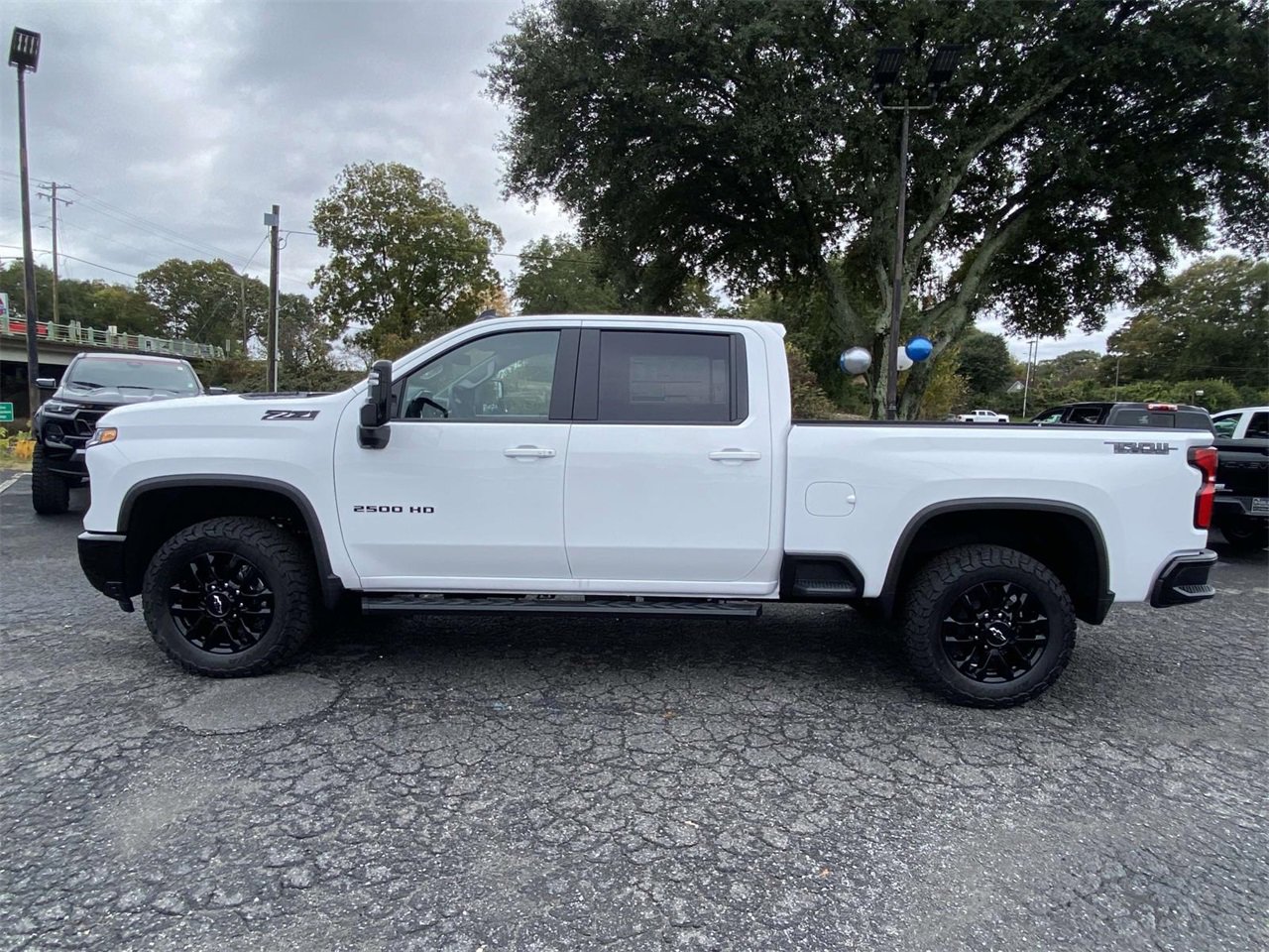 2025 Chevrolet Silverado 2500HD LT photo 4