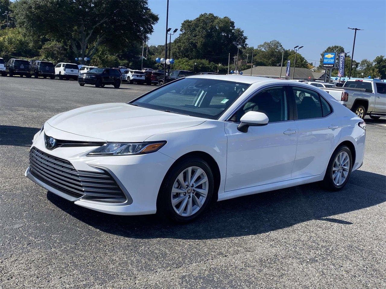 2023 Toyota Camry LE photo 3