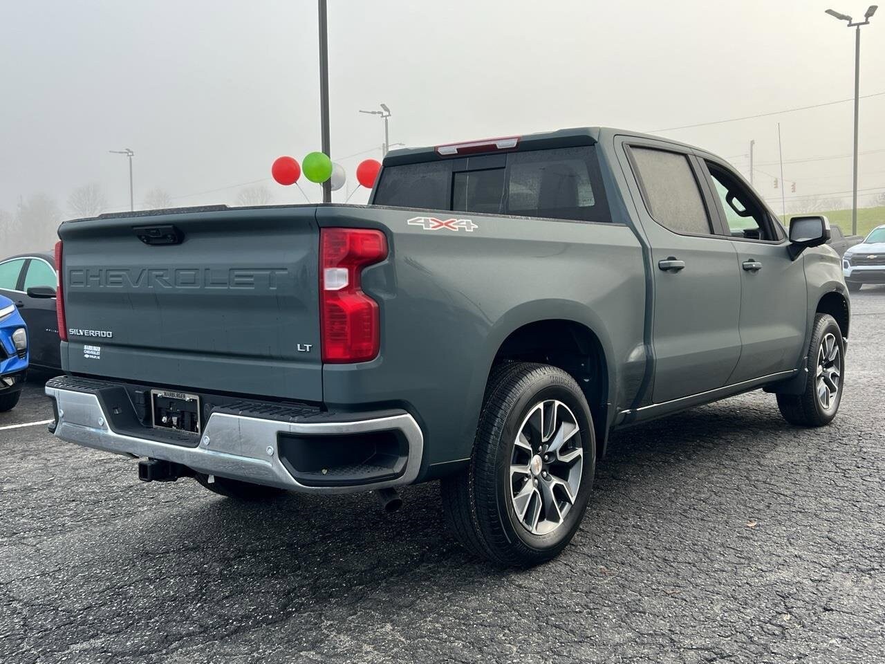 2025 Chevrolet Silverado 1500 LT photo 4