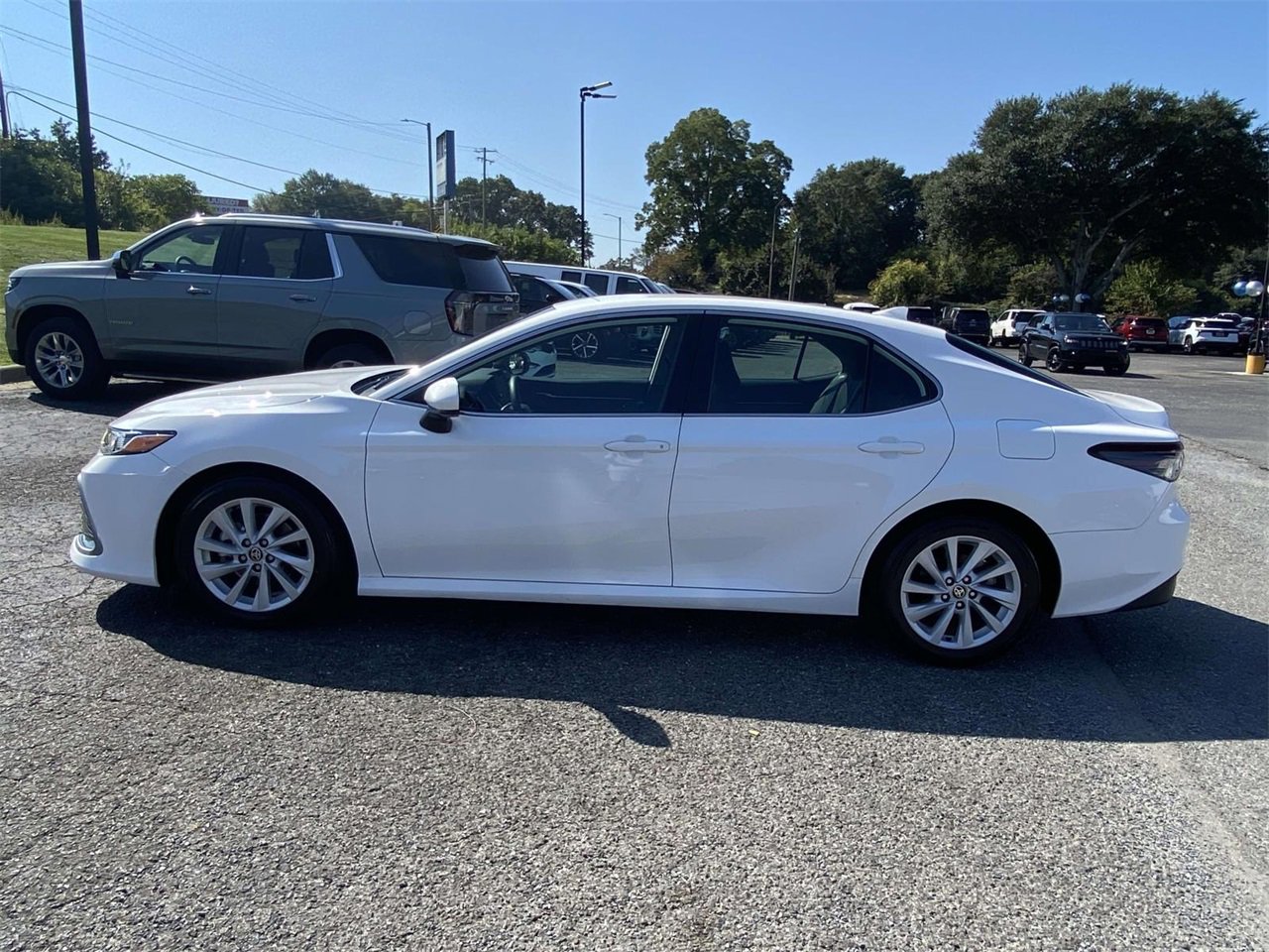 2023 Toyota Camry LE photo 4
