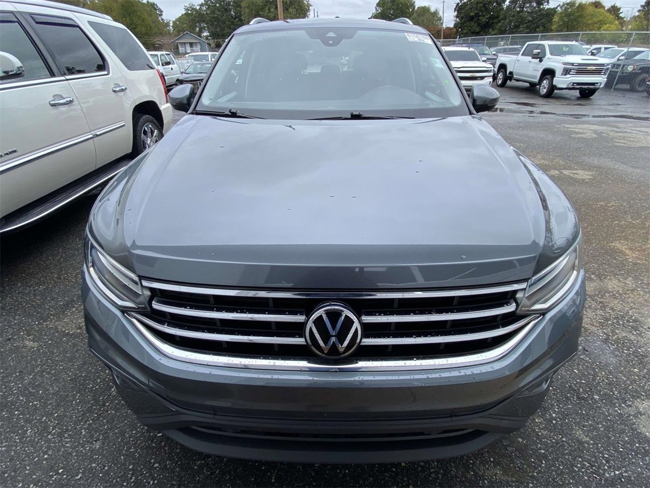 2022 Volkswagen Tiguan SE photo 2