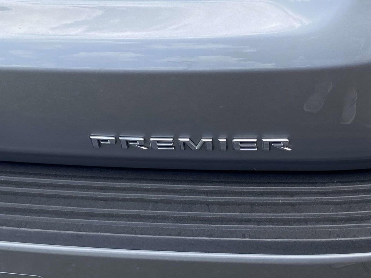 2024 Chevrolet Suburban Premier - Photo 8