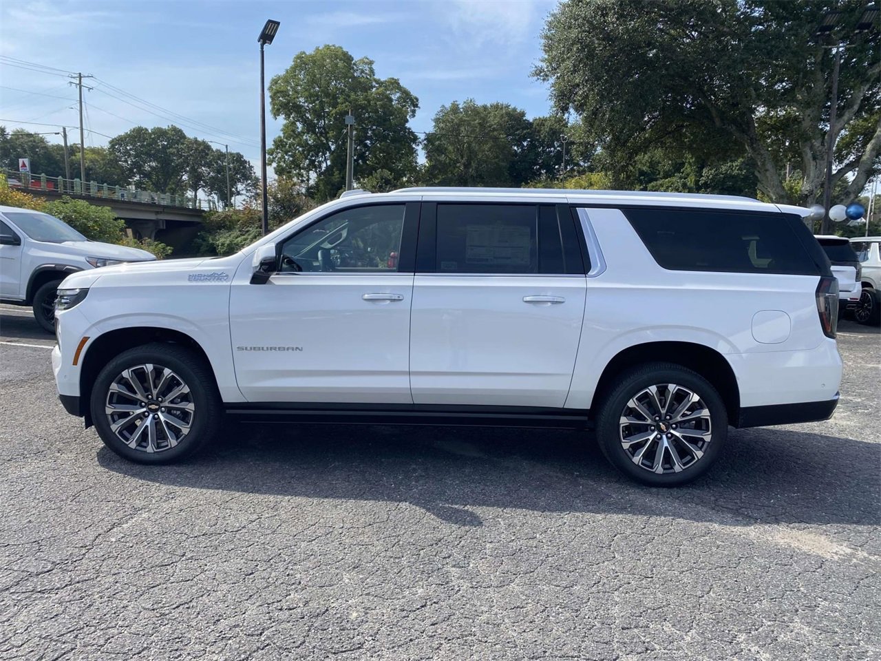 2025 Chevrolet Suburban High Country photo 4