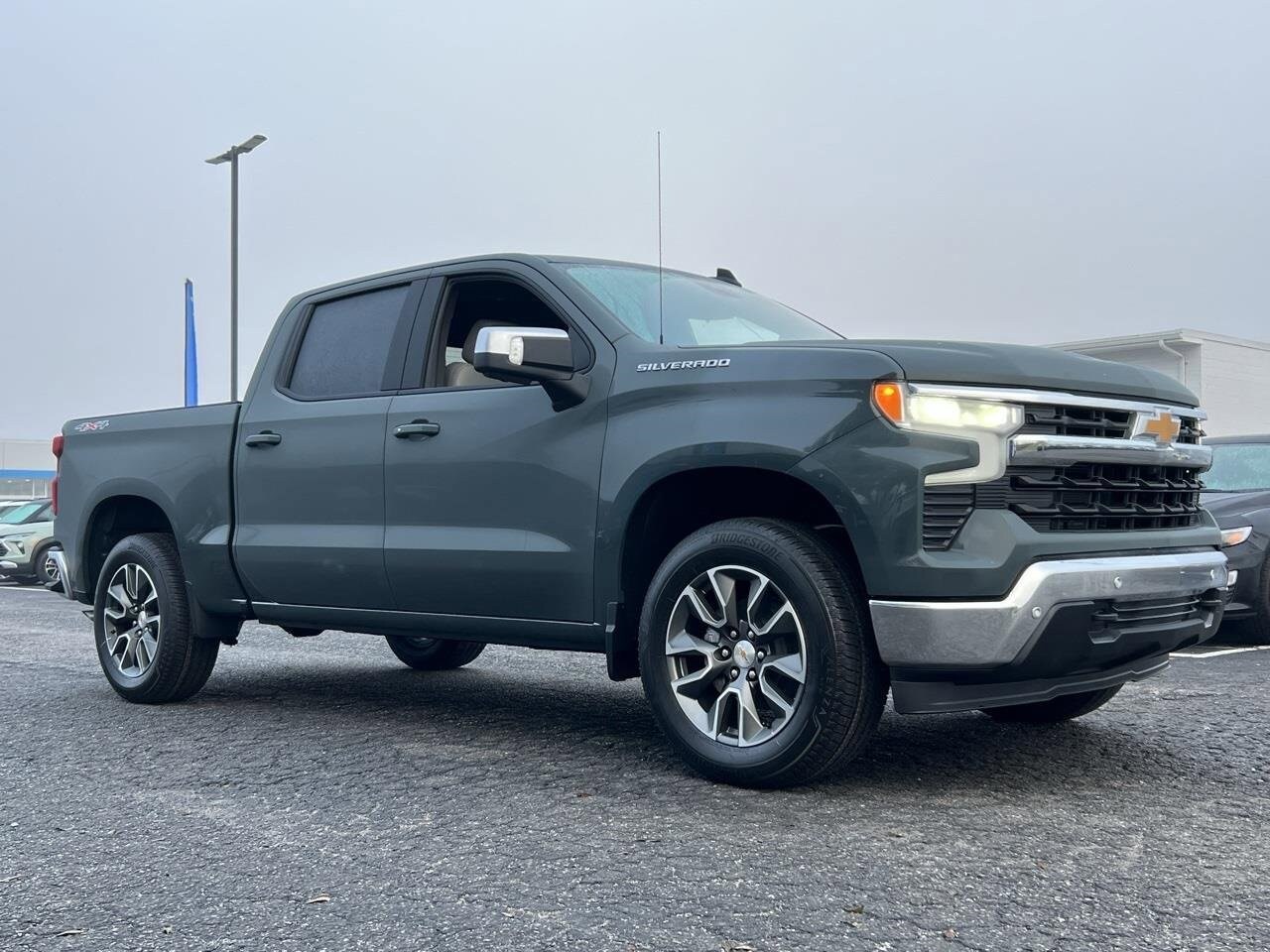 2025 Chevrolet Silverado 1500 LT photo 2