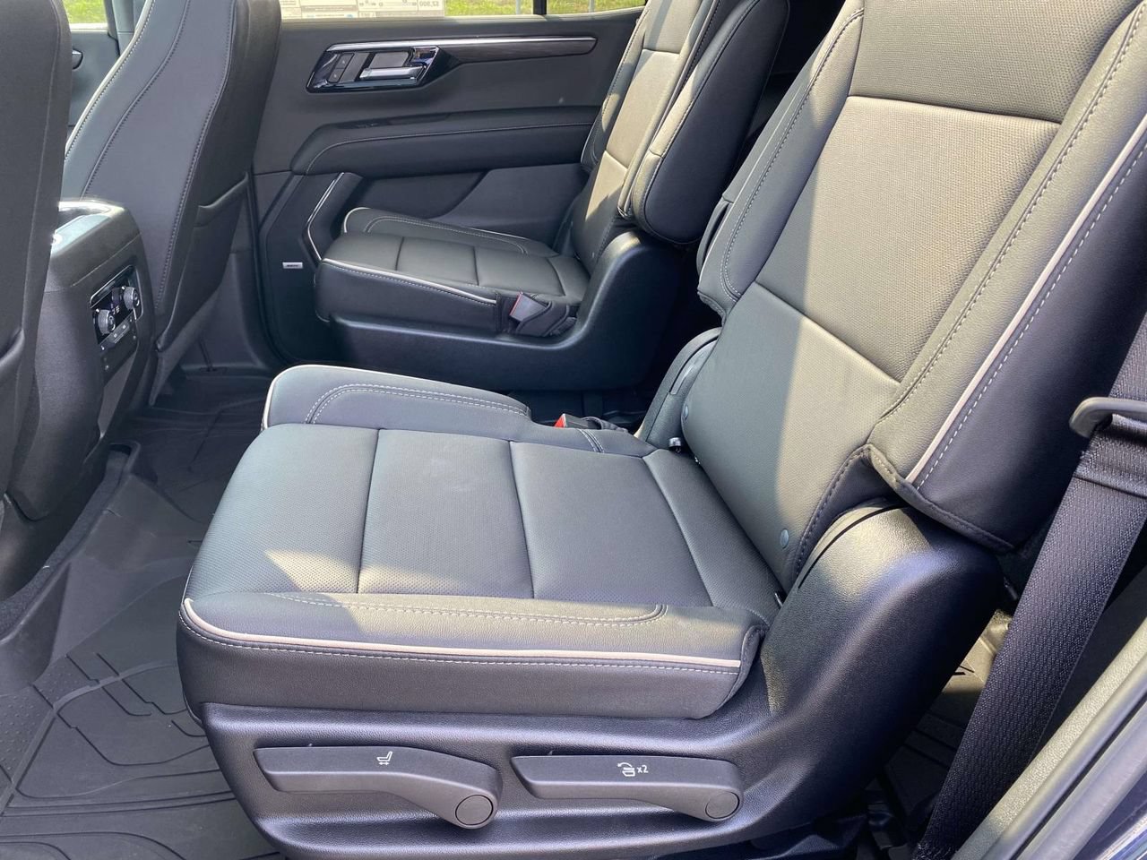 2026 Chevrolet Tahoe Premier - Photo 10