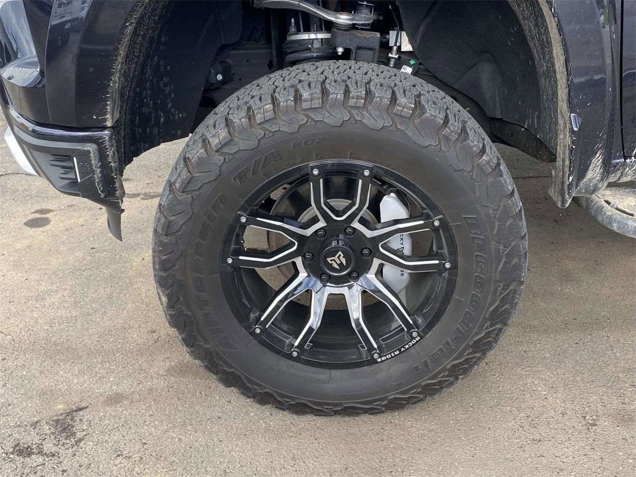 2023 Chevrolet Silverado RST photo 4