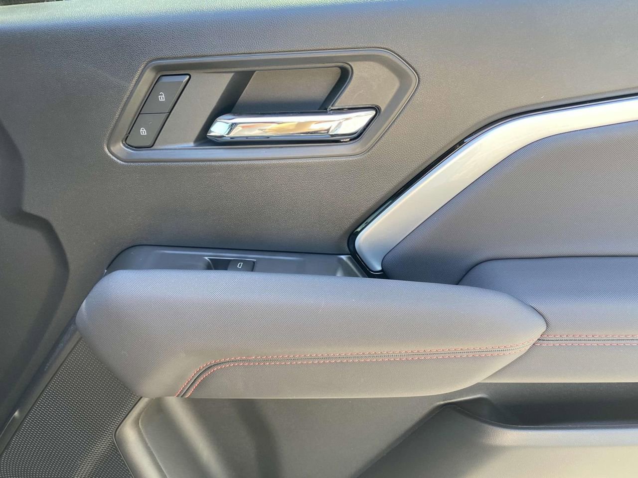 2025 Chevrolet Colorado Z71 - Photo 9