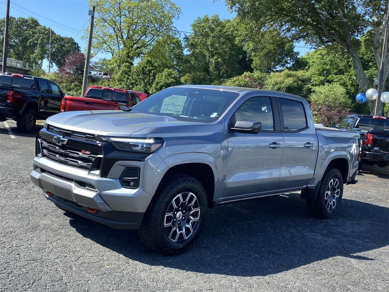 2025 Chevrolet Colorado Z71 photo 3