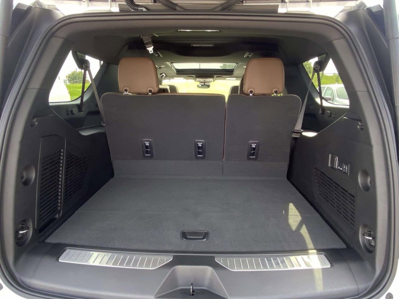 2025 Chevrolet Suburban High Country - Photo 9