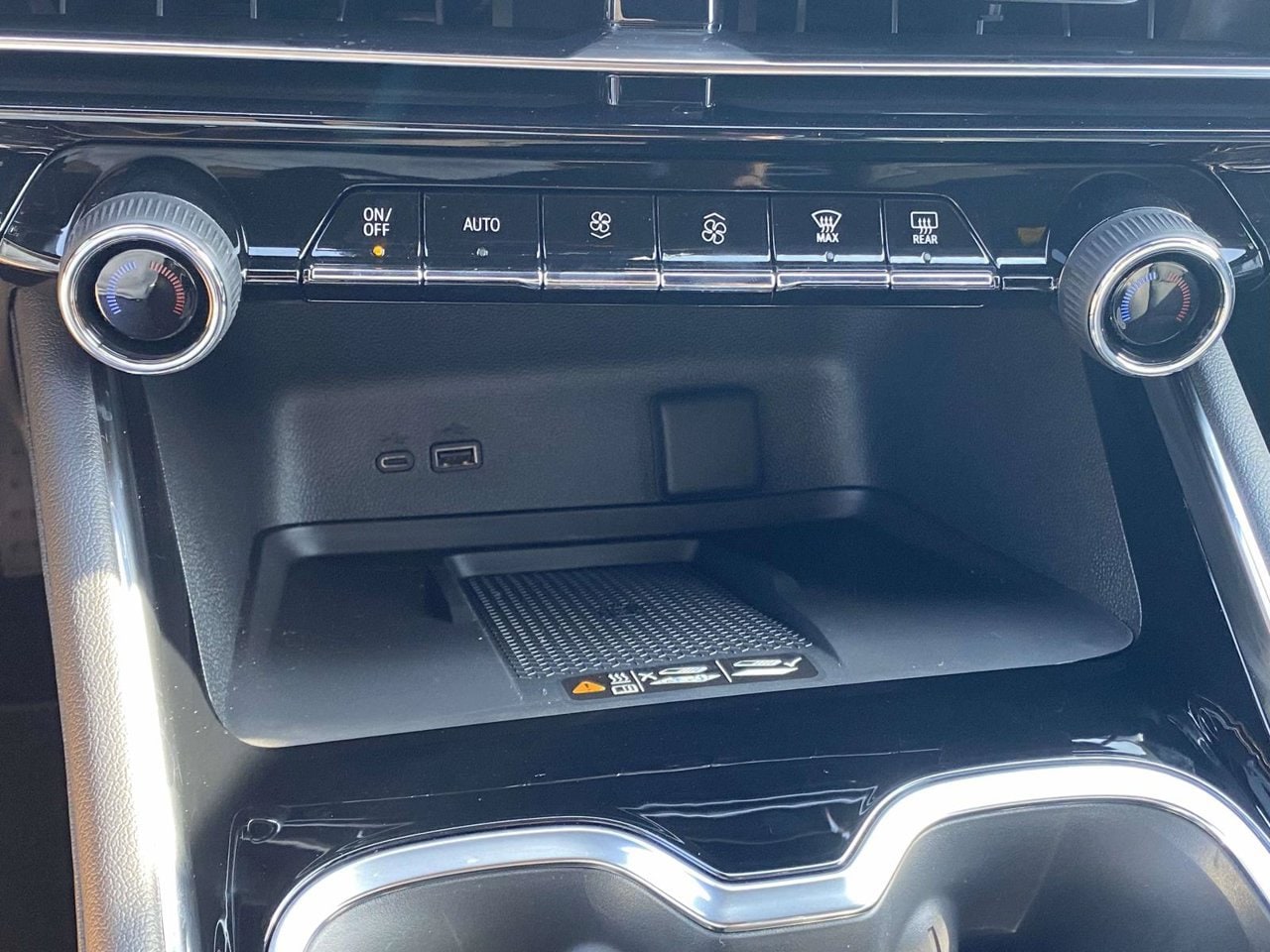 2027 Chevrolet Traverse LT - Photo 28