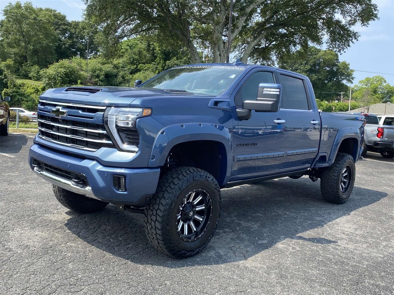 2025 Chevrolet Silverado 2500HD LTZ photo 3
