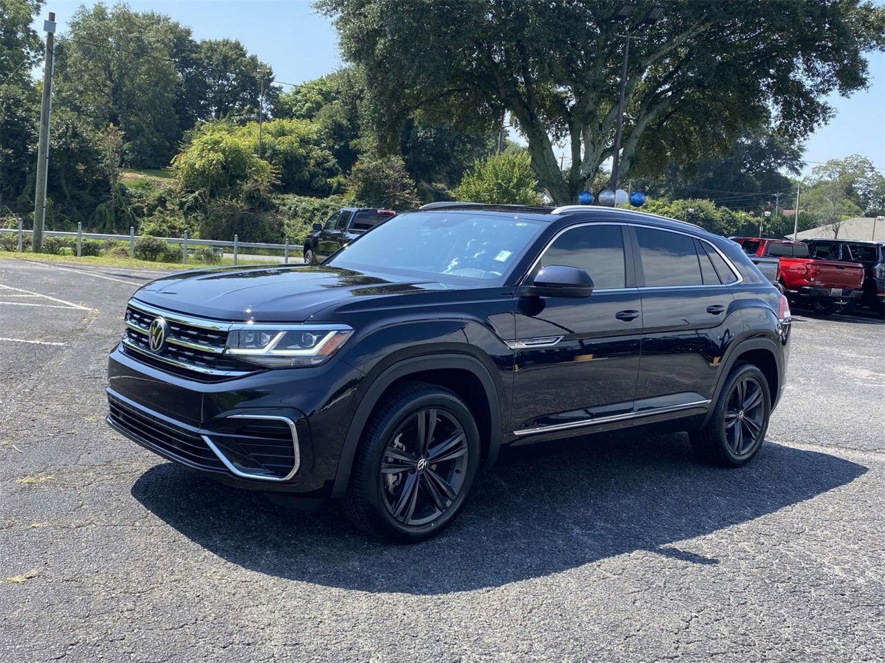 2022 Volkswagen Atlas Cross Sport V6 SEL R-Line photo 3