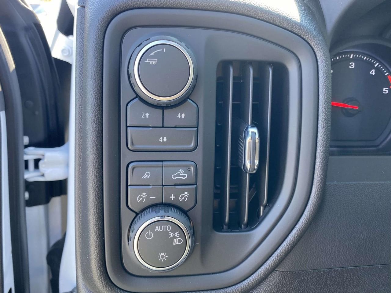 2026 Chevrolet Silverado 2500 HD Custom - Photo 18