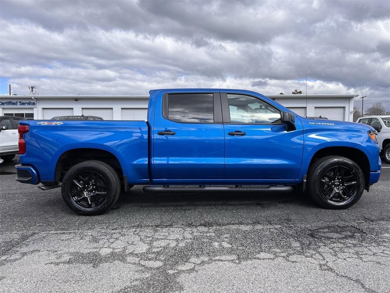 2024 Chevrolet Silverado 1500 Custom photo 2