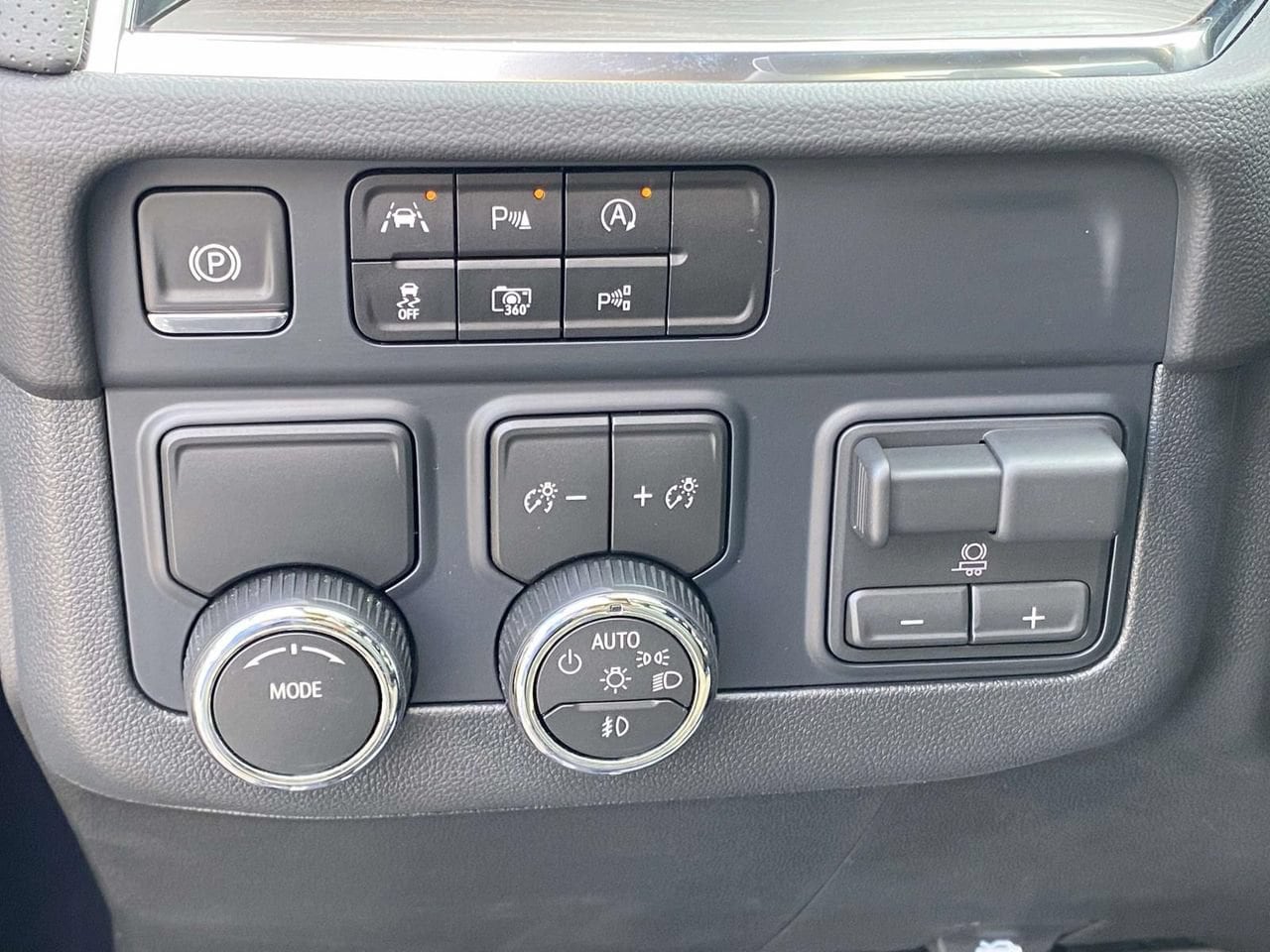 2026 Chevrolet Tahoe Premier - Photo 20