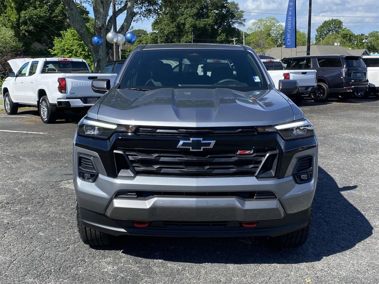 2025 Chevrolet Colorado Z71 photo 2
