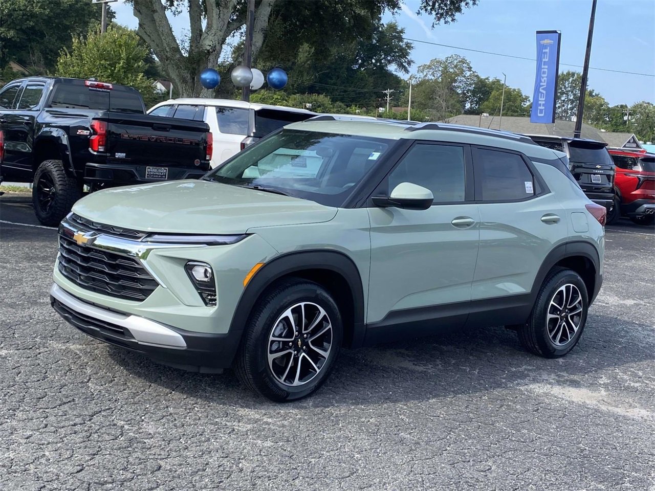 2026 Chevrolet Trailblazer LT photo 2